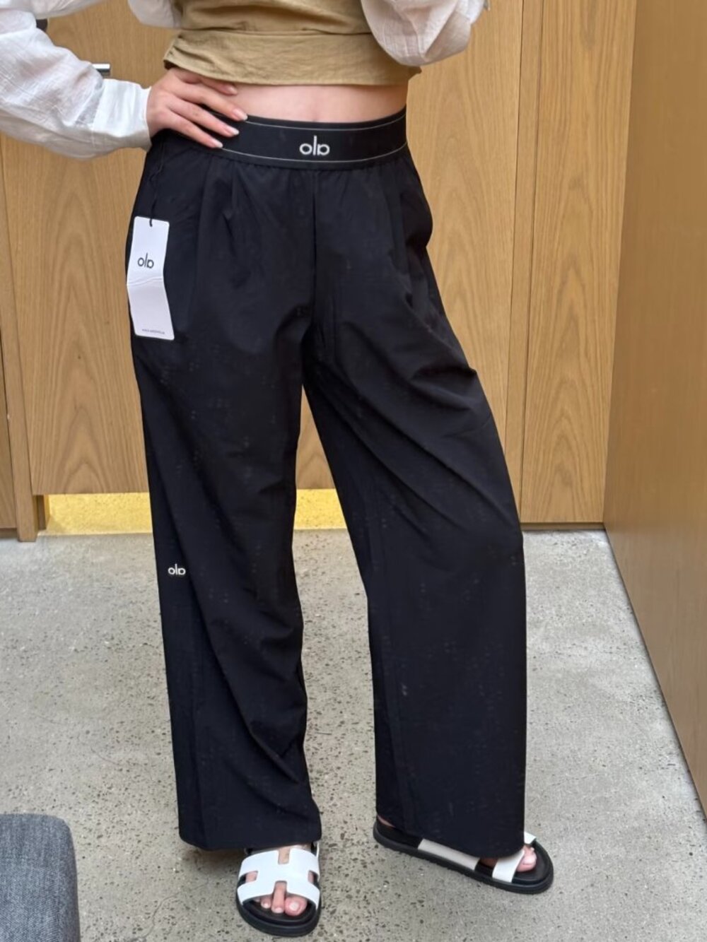 Brand New Alo Yoga Black Suit Up Trouser Casual (Regular 30" Inseam)📫 - Picture 7 of 7